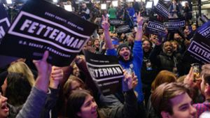 Anhänger von John Fetterman feiern den Erfolg in Pennsylvania. Foto: AFP/ANGELA WEISS