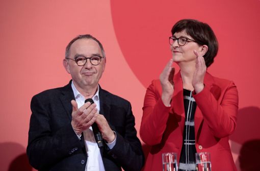 Von der SPD-Basis an die Parteispitze katapultiert: Norbert Walter-Borjans und Saskia Esken. Foto: AFP