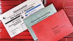 Mit Stimmzettel und Kuverts haben viele Stuttgarter schon die Briefwahl ausgeübt. Rund 25 000 haben sie beantragt. Foto: Stadt Stuttgart/Angele