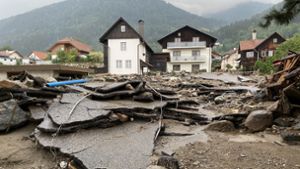 Schwere Unwetter haben in der Nacht zum Mittwoch ganze Ortschaften im Bezirk Villach-Land in Österreich verwüstet. Foto: dpa/Gert Eggenberger