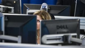 Computer im Fokus: Infolge des Kriegs in der Ukraine warnt das baden-württembergische Innenministerium vor Cyberangriffen. Foto: dpa/Cliff Owen