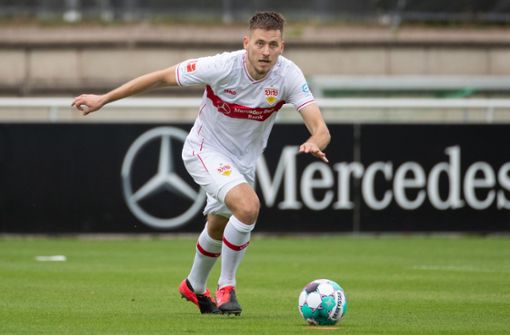 Waldemar Anton legt den Vorwärtsgang ein. Der neue Abwehrspieler des VfB Stuttgart bringt sich im Training gut ein. Foto: dpa/Tom Weller