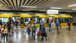 Auch in Stuttgart können Bus und Bahn bald für neun Euro pro Monat genutzt werden (Symbolbild). Foto: IMAGO/Arnulf Hettrich