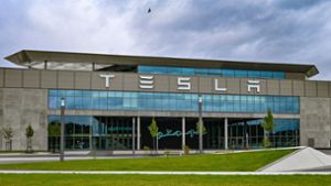 Im Tesla-Werk in Grünheide arbeiten mehr als 12.000 Menschen. Foto: Patrick Pleul/dpa