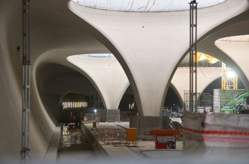 Der Durchgangsbahnhof von Stuttgart 21 nimmt Formen an. Was er und die dazu gehörenden 60 Kilometer Tunnel kosten werden, ist ungewiss. Foto: Lichtgut/Max Kovalenko