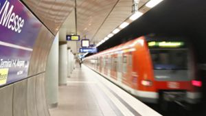 Der öffentliche Nahverkehr, dessen Rückgrat die S-Bahn ist, wird von den Einwohnern der Region Stuttgart  heute negativer beurteilt als im Jahr 2013, nicht besser. Foto: dpa