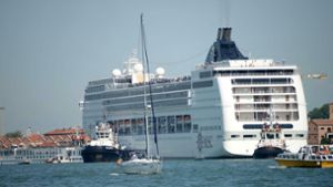 Schon seit längerem stehen Kreuzfahrtschiffe in Venedig in der Kritik. Foto: AP