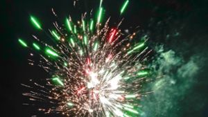Feuerwerk vor der Silvesternacht: Der Baumarkt zeigt seine Angebote. Foto: factum/Jürgen Bach
