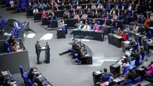 Bundeskanzler Olaf Scholz (SPD) spricht bei der Generaldebatte des Bundestags. Foto: Kay Nietfeld/dpa