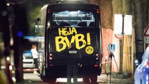 Drei Explosionen hat es am Teambus von Borussia Dortmund gegeben. Foto: dpa