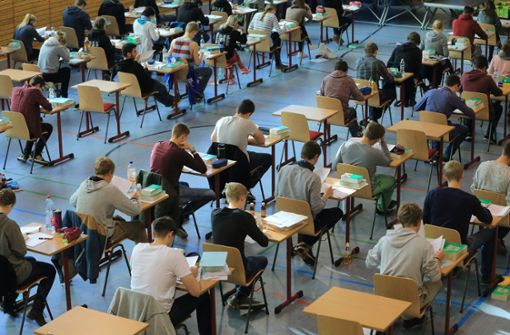 Prüfung wiederholen oder nicht? Das haben sich auch in Stuttgart viele Abiturienten gefragt. Foto: dpa