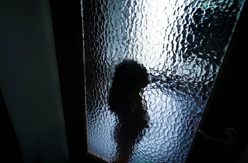 Was passiert  hinter der Tür? Die Polizei meldet mehr häusliche Gewalt. Foto: Gottfried Stoppel