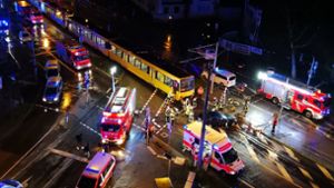 Autofahrer verletzt sich bei Unfall mit Stadtbahn