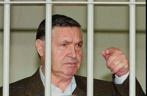 Der jetzt gestorbene Mafia-Boss Toto Riina 1995 während seines Prozesses. Foto: AP