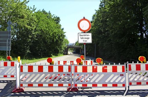 Wegen Straßenbelagsarbeiten ist die Straße von Bonlanden Richtung Harthausen gesperrt. Foto: Caroline Holowiecki