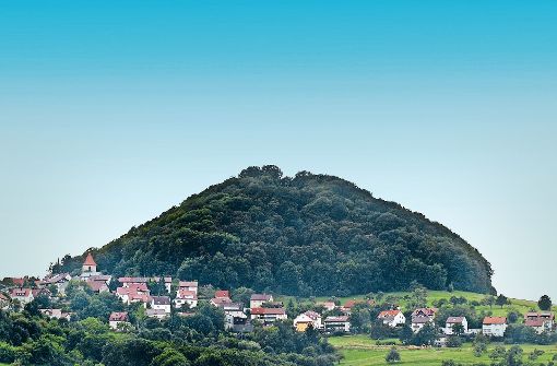 Der Hohenstaufen ist Symbol der Touristikgemeinschaft Stauferland, zu der  38 Kommunen im Kreis Göppingen und im Ostalbkreis vereint sind. Foto: Archiv/Horst Rudel