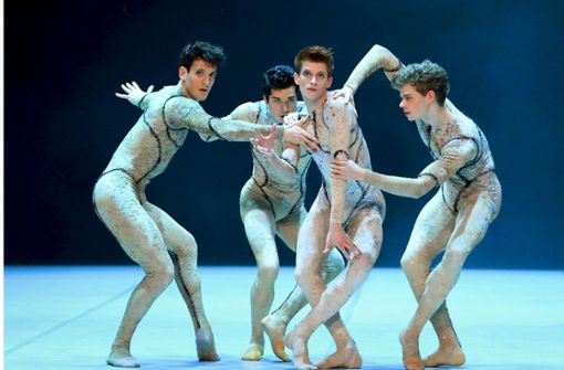 Immer wieder voller Dynamik und Präzision: Das Stuttgarter Ballett – hier in Louis Stiens’ Stück „Messenger“ Foto: Stuttgarter Ballett
