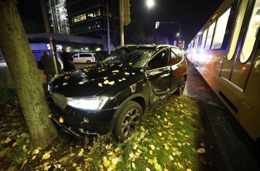 Die Autofahrerin hatte am Dienstagabend die Stadtbahn gerammt. Foto: 7aktuell.de/Simon Adomat