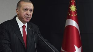 Recep Tayyip Erdogan kündigt eine Ausgangssperre von vier Tagen an. Foto: AP