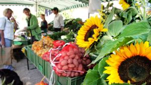 Auf dem Bauernmarkt am Naturschutzzentrum in Schopfloch bieten 23 regionale Betriebe ihre Produkte an. Foto: Rudel/Regenscheit
