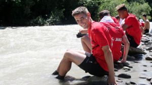 Neuzugang Philipp Klement entspannt mit den neuen Kollegen im Fluss. Foto: Baumann
