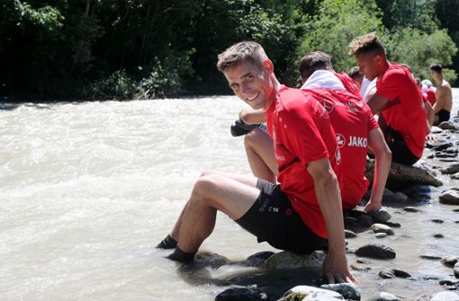Neuzugang Philipp Klement entspannt mit den neuen Kollegen im Fluss. Foto: Baumann