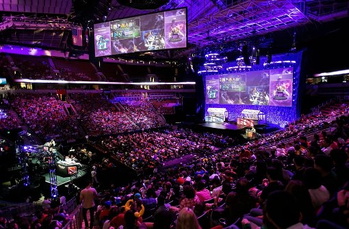 E-Sport lockt zehntausende Zuschauer in die Hallen Foto: Getty