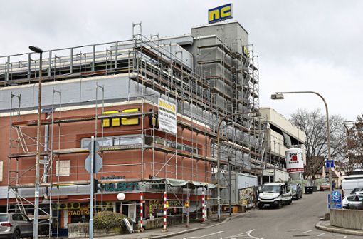 Das ehemalige NC-Gebäude wird derzeit generalsaniert. Das Einkaufszentrum soll im Sommer nächsten Jahres unter dem Namen „Nürtinger Tor“ wiedereröffnen. Foto: Ines Rudel