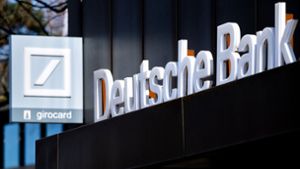 Der Trend geht zum digitalen Banking, stellt die Deutsche Bank fest. Bei der mobilen App verzeichnete das Institut  einen starken Zuwachs der Nutzer- und Zugriffszahlen. Foto: dpa/Hauke-Christian Dittrich