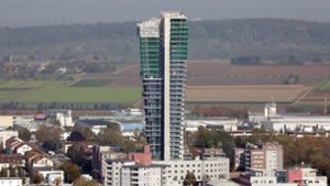 Der halb fertige Tower in Fellbach ragt weit über seine Umgebung heraus. Foto: Patricia Sigerist