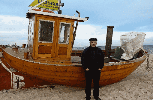 Uwe Krüger, Strandfischer in sechster Generation, widmet sich auf Usedom mit Leib und Seele dem Thema Fisch. Foto: Sturmhoebel