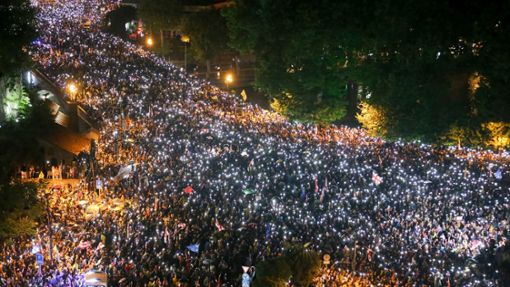 Proteste in Georgien gegen das russische Gesetz. Foto: Zurab Tsertsvadze/AP/dpa
