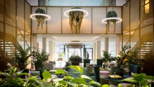 Der Eingangsbereich des neuen Mövenpick-Hotels: Unter dem Einfluss des Designers Matteo Thun wurde er als grüne Oase konzipiert. Foto: Lichtgut/Achim Zweygarth