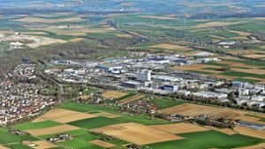 Begehrter Acker: Oberhalb des Bosch-Firmengeländes bis zum Bahngleis will sich Porsche auf 15 Hektar ansiedeln. Foto: Kuhnle/Archiv