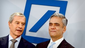 Die beiden Vorstandsvorsitzenden der Deutschen Bank, Anshu Jain (rechts) und Jürgen Fitschen Foto: dpa