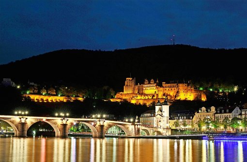 Heidelberg ist attraktiv und bei Touristen beliebt. Ob eine Übernachtungsgebühr die Anziehungskraft schmälert, ist umstritten. Foto: dpa