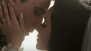 Jacob Elordi und Cailee Spaeny schlüpfen für Sofia Coppolas neuen Film in die Rollen von Priscilla und Elvis Presley. Foto: A24