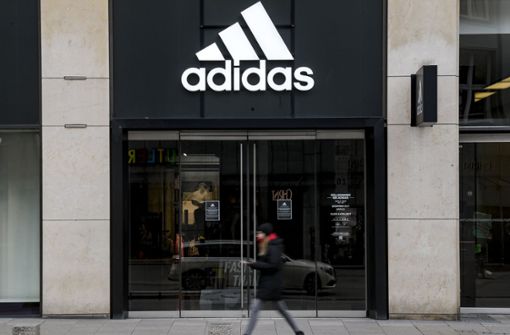 Bei Adidas sind Umsatz und Gewinn massiv eingebrochen (Symbolbild). Foto: dpa/Axel Heimken