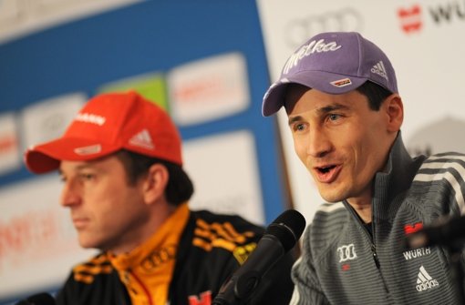 Letzte Worte als Skispringer: Martin Schmitt (re.) mit Bundestrainer Werner Schuster Foto: dpa