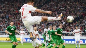Der VfB Stuttgart versucht am 8. Spieltag gegen Werder Bremen alles - doch nur Martin Harnik (Foto) trifft. Gäste-Stürmer Nils Petersen sorgt in der Mercedes-Benz-Arena für das 1:1-Unentschieden. Wir haben die Bilder der Partie. Foto: dpa