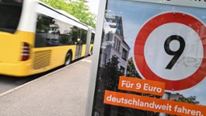 Beschäftigte der Landeshauptstadt fahren von April 2023 an nicht für 9 oder 49, sondern für null Euro deutschlandweit im Nahverkehr. Foto: dpa/Bernd Weißbrod
