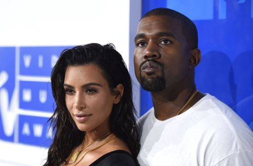 Kim Kardashian und Kanye West sind erneut Eltern geworden. Foto: Invision