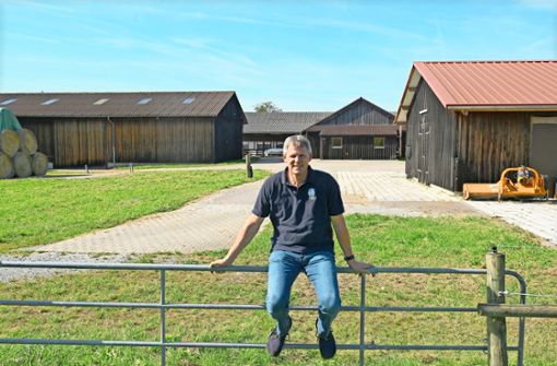 Der Landwirt Martin Föll würde am liebsten bald mit dem Neubau auf dem Gelände des alten Pony-Hofs beginnen. Foto: Werner Kuhnle