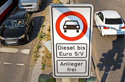 Ab 1. Januar 2019 gilt in ganz Stuttgart ein Diesel-Fahrverbot für ältere Autos der Schadstoffklasse Euro 4 und schlechter. Foto: dpa