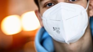 FFP2-Masken sollen Träger stärker vor einer Infektion schützen als medizinische Masken. Foto: dpa/Frank Rumpenhorst