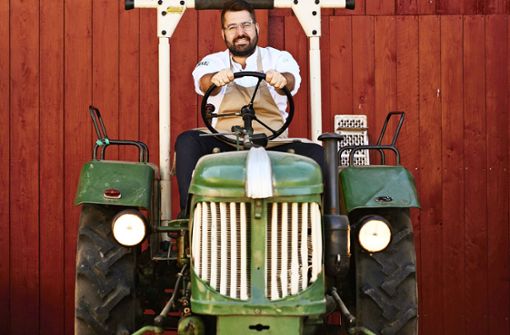 Kommt aus einer Familie von Landwirten und Gastronomen und betreibt heute ein Sternerestaurant: Andreas  Widmann,  stark am Herd und auf dem Traktor Foto:  