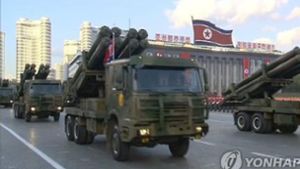 Die Angst vor Nordkorea – hier eine Militärparade in Pjöngjang – beherrscht die Politik im Süden des Landes. Der Militärdienst ist obligatorisch. Foto: dpa