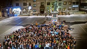 500 Teilnehmer sammelten sich auf dem Schillerplatz zum Gruppenbild. Foto: Lichtgut/Achim Zweygarth