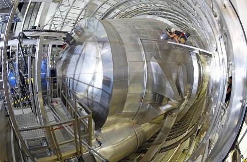 Für Forschungsanlagen wird viel Geld gebraucht – mit dem Hauptspektronom am Karlsruher Institut für Technologie wollen Wissenschaftler Neutrinos dingfest machen Foto: dpa