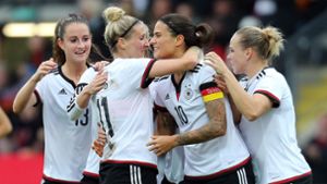 Anja Mittag (Mitte) beendet ihre Karriere im Frauenfußball-Nationalteam. Foto: Pressefoto Baumann